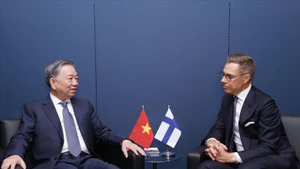 Le secrétaire général et président vietnamien Tô Lâm rencontre le président filandais Alexander Stubb, en septembre 2024. Photo : VNA