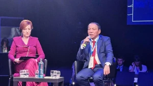 Le ministre Nguyen Van Hung a participé et pris la parole au Forum international sur les droits culturels et l’économie de la culture, organisé dans le cadre de MONDIACULT 2025. Photo : VNA.