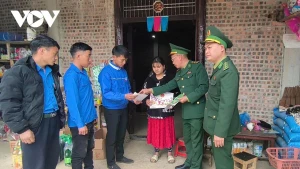 À Tuyen Quang, les cartes d’électeur remises aux habitants jusque dans les villages isolés