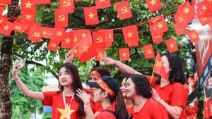 L’inclusion du concept de « bonheur » dans le thème du Congrès affirme la détermination et l’orientation continue : toutes les orientations et politiques visent le but suprême du bonheur du peuple. Photo : VNA.