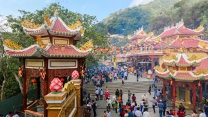 Le Festival printanier du mont Ba Den (la Dame noire). Photo : tapchihuongsac.