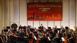 Le concert du Nouvel An 2026 « Vietnam–Chine : voisins d’amitié » s’est tenu le 7 février à Hanoï, célébrant l’amitié, la paix et la coopération entre les deux pays. Photo : VNA.