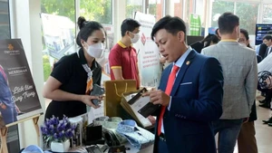 Les individus peuvent ainsi s’intégrer plus profondément aux chaînes de valeur modernes, au-delà des activités de petite échelle. Photo : VNA.