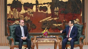 Le Premier ministre Pham Minh Chinh reçoit l'ambassadeur du Qatar au Vietnam. 