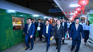 [Photos] Réveillon du Nouvel An à bord du « Train du Bonheur » : un voyage de partage et de retrouvailles