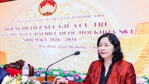 La présidente du Comité central du Front de la Patrie du Vietnam (FPV), Bui Thi Minh Hoai, lors de la rencontre. Photo : VNA.