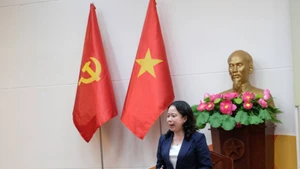 La vice-présidente Vo Thi Anh Xuan s’exprime lors de la séance de travail avec le Comité électoral provincial de Lam Dong. Photo : VNA.