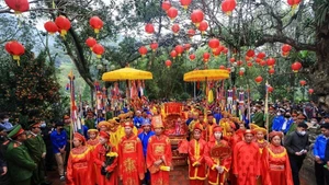 Les fêtes de Gióng des temples de Phu Dong et Sóc ont été inscrites en 2010 par l’UNESCO sur la Liste représentative du patrimoine culturel immatériel de l’humanité.