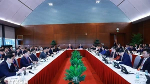 Lors de la séance de discussion au sein de la délégation de l’organisation du Parti du Gouvernement.