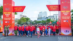 Da Nang en rouge : plus de 38 000 participants à la Journée de course olympique