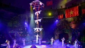 « Danse au chapeau conique » a remporté l’Éléphant de Bronze. Photo : Fédération vietnamienne du cirque.