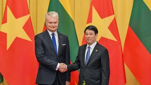 Le président Luong Cuong (à droite) et son homologue lituanien, Gitanas Nausėda. Photo : VNA.