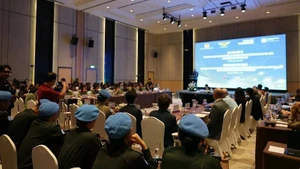 Lors de l’atelier « Renforcer la participation des femmes militaires aux opérations de maintien de la paix de l’ONU – Expériences internationales et du Vietnam ». Photo : VNA.