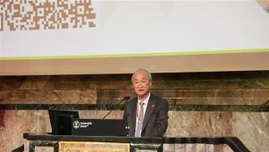 L'ambassadeur du Vietnam en Suisse, Phung The Long prononce le discours d'ouverture de la Journée du Vietnam 2025. Photo : VNA.