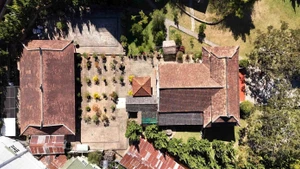 Construite dans les années 1960, la pagode Lam Ty Ni a traversé les décennies tout en conservant son organisation architecturale traditionnelle, avec ses toitures en tuiles… Photo : Bao An.