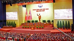 Le Congrès vote l’effectif du Comité central du Parti pour le XIVᵉ mandat. Photo : VNA.