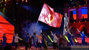 Le programme télévisé « Deux mains pour bâtir une patrie » à Ho Chi Minh-Ville