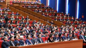 Le débat sur les projets de Documents du 14e Congrès national du Parti communiste du Vietnam. Photo : VNA.