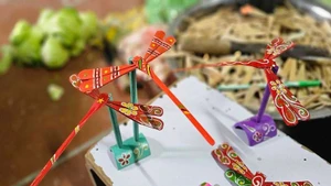 À Thach Xa, les libellules en bambou font vivre un métier traditionnel. Photo : thesaigontimes.