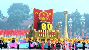 Lors de la célébration du 80e anniversaire de la Fête nationale sur la place Ba Dinh. Photo: NDEL