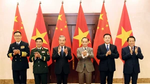 Les ministres des Affaires étrangères, de la Défense et de la Sécurité publique du Vietnam et de la Chine lors de la premier réunion du Dialogue stratégique « 3+3 ». Photo : VNA