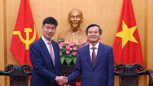 Renforcement de la coopération entre le Vietnam et Samsung Vietnam dans la formation des cadres dirigeants