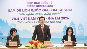 Le vice-ministre des Affaires étrangères, Ngô Lê Van, s’exprime lors de la conférence de presse, à Hanoi, le 5 mars. Photo : VNA.