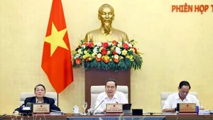 Le président de l'Assemblée nationale, Trân Thanh Mân (au centre), prend la parole lors de la lors de sa 55e session du Comité permanent de l’Assemblée nationale, le 18 mars. Photo : VNA.