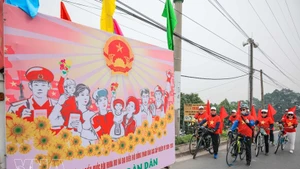 Une activité de sensibilisation sur les élections des députés de la 16e Assemblée nationale et des membres des Conseils populaires à tous les niveaux pour le mandat 2026-2031. Photo : VNA.