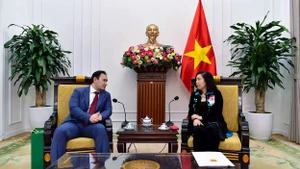 La vice-ministre vietnamienne Le Thi Thu Hang reçoit le directeur général de Zarubezhneft Vietnam