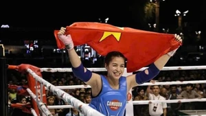 Phung Thi Hông Tham remporte la médaille d'or dans la catégorie amateur féminine des 63 kg aux Championnats du monde de Kun Khmer 2026. Photo : NLĐ/CVN.