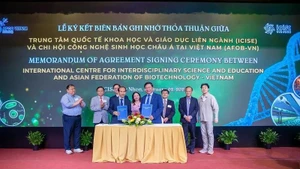 Cérémonie de signature du protocole d'accord entre le Centre ICISE et l'Association asiatique de biotechnologie au Vietnam (AFOB-VN). Source : https://doanhnghiepvn.vn