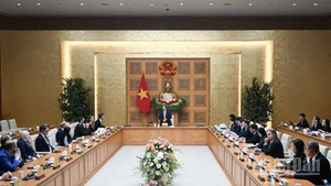 Le Premier ministre Pham Minh Chinh reçoit Philipp Rösler, président du Forum économique Suisse–Vietnam