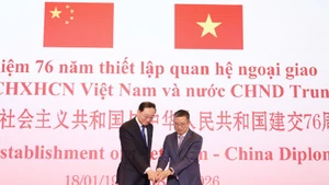 Le vice-ministre des Affaires étrangères de Chine, Sun Weidong et l’ambassadeur du Vietnam en Chine, Pham Thanh Binh (droite) à la cérémonie. Photo : VNA.