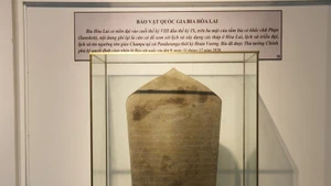 La stèle de Hoa Lai, trésor national, est exposée au Musée provincial de Khanh Hoa. Photo : VNA.