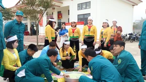 « Tet quan dan » réchauffe le cœur de la communauté Muong à My Duc