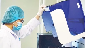 Recherches sur les gènes humains anciens à l'Institut de biologie (Académie vietnamienne des sciences et technologies). Photo : nhandan.vn