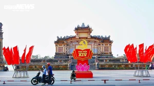 Hue resplendissante de drapeaux et de fleurs pour saluer le XIVe Congrès du PCV