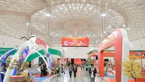 Visiteurs à la Foire du Printemps 2026. Photo : VNA.