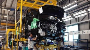Assemblage automobile à l’usine Hyundai Thành Công (Société par actions Automobile Thành Công Ninh Bình). Photo d’illustration : VNA.