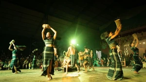 Le bourg de Lac Duong capitalise sur le tourisme communautaire. Photo : CTV