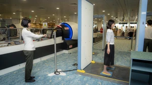 Système de contrôle intelligent : un passage de sûreté en quelques secondes à l’aéroport de Noi Bai