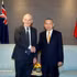 Le secrétaire général du Parti communiste du Vietnam et président de la République, Tô Lâm (droite) etle président par intérim de l’Association d’amitié Nouvelle-Zélande-Vietnam , Steven Joyce. Photo: VNA