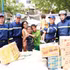 L'équipe de secours vietnamienne remet des articles de première nécessité aux victimes du double séisme du 24 juin au Venezuela. Photo : VNA.