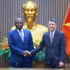 Le Premier ministre Lê Minh Hung (droite) et le ministre angolais des Affaires étrangères, Téte António, en visite officielle au Vietnam. Photo : NDEL.