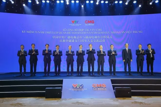 Des représentants de la VTV et de China Media Group (CMG) lors de l'événement. Photo : VNA.