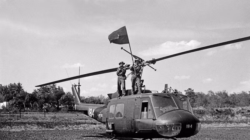 L’Armée de libération attaque et prend le contrôle de l’aéroport de Hòa Bình, s’emparant ainsi du chef-lieu de Buôn Ma Thuôt (en 1975). Photo : VNA.