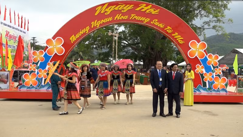 Espace du festival des fleurs Trang dans le district de Vinh Thanh, province de Binh Dinh. Photo : VOV. Espace du festival des fleurs Trang dans le district de Vinh Thanh, province de Binh Dinh. Photo : VOV.