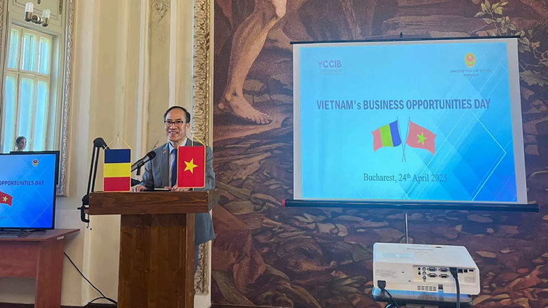 L’ambassadeur vietnamien en Roumanie Do Duc Thanh s’exprime lors de l’événement. Photo : Baoquocte.