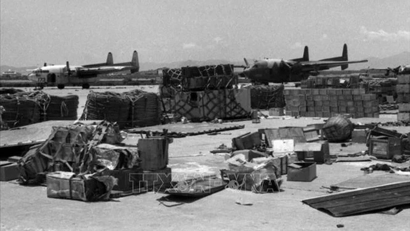 L’Armée de libération attaque l’aéroport de Thanh Son (province de Ninh Thuan). Photo : VNA.
